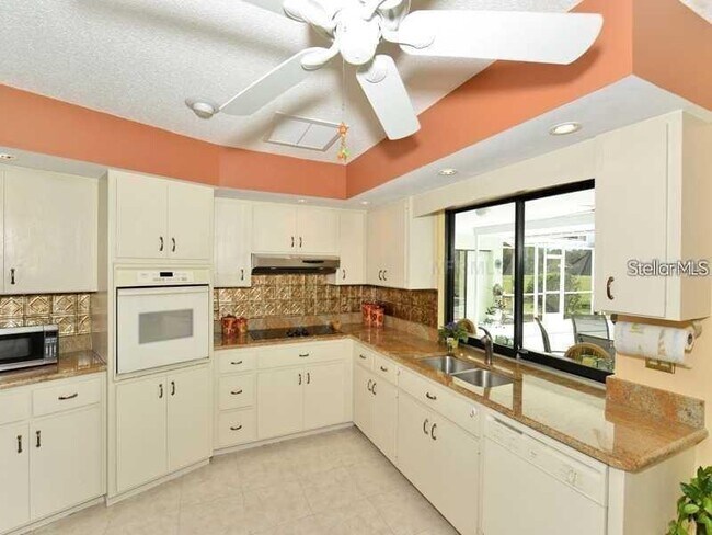 Building Photo - 4841 Palm Aire Dr