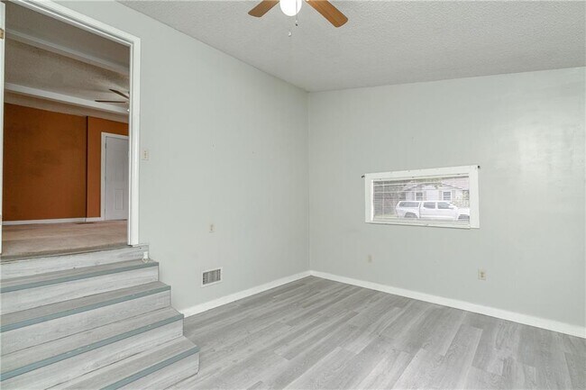 Building Photo - 100 Esplanade Ave