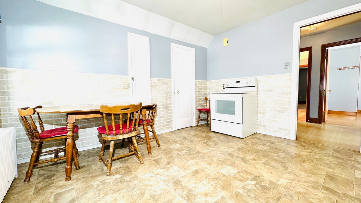 Building Photo - 2498 Woodlawn Ave