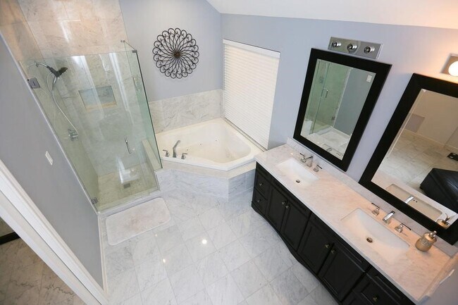 Building Photo - 17907 Stoney Glade Ct