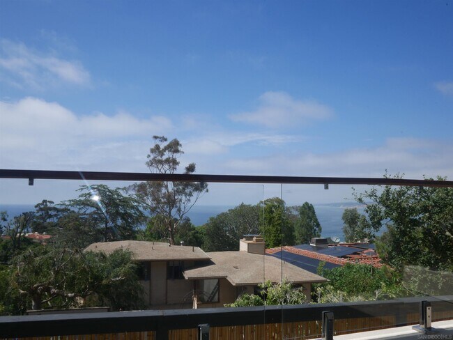 Building Photo - 1637 Kearsarge Rd