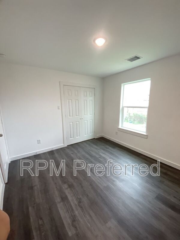 Building Photo - 8226 Linda Vista Rd