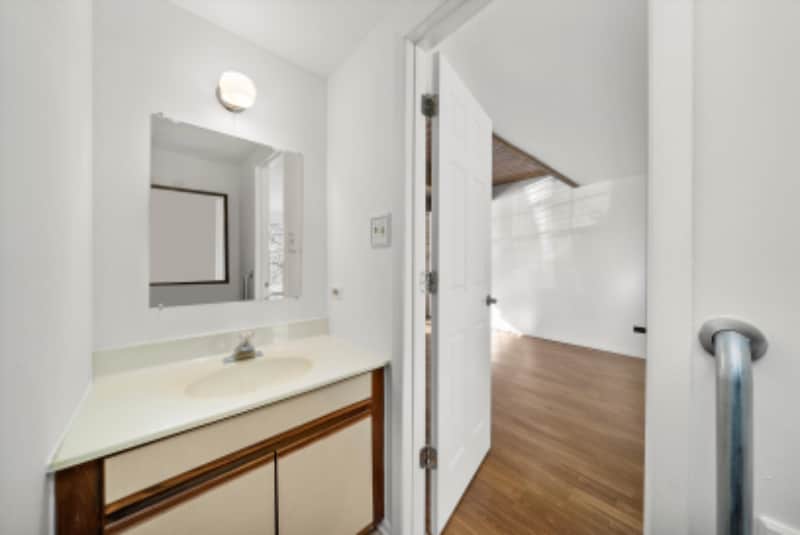 Building Photo - 430 Normandie Ln