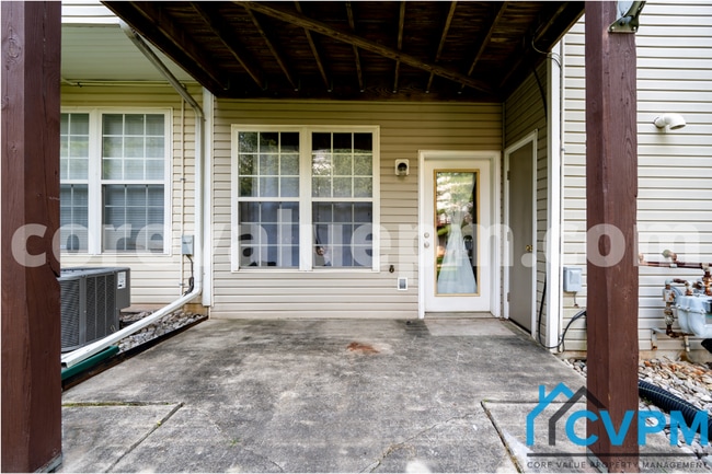 Building Photo - 8638 Willow Leaf Ln