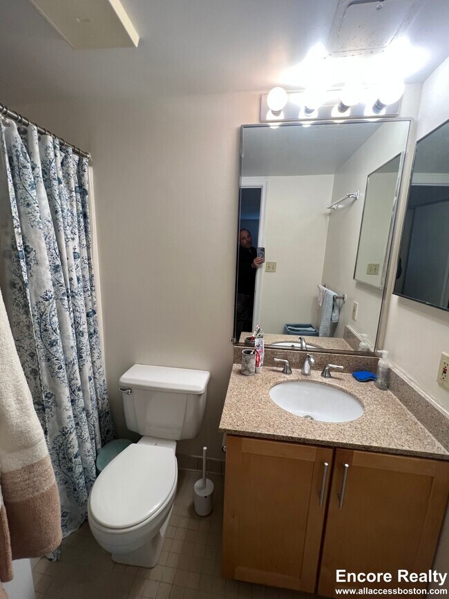 Building Photo - 345 Franklin St