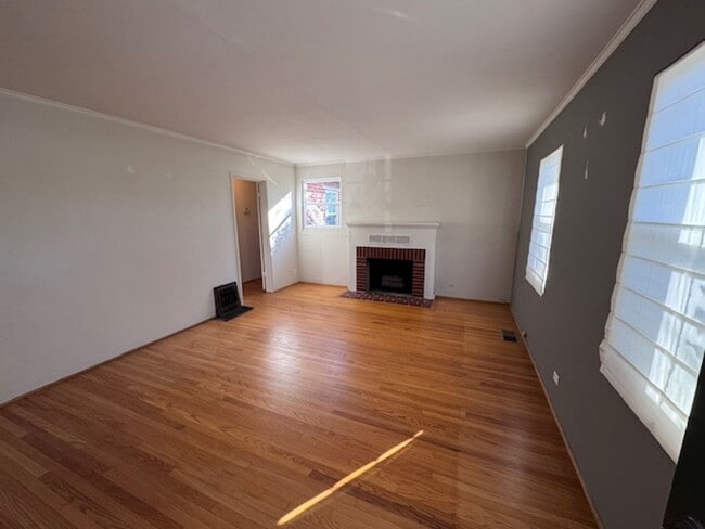 Building Photo - 3 bed/ 2 Bath House within Walking Distance to Cal Poly