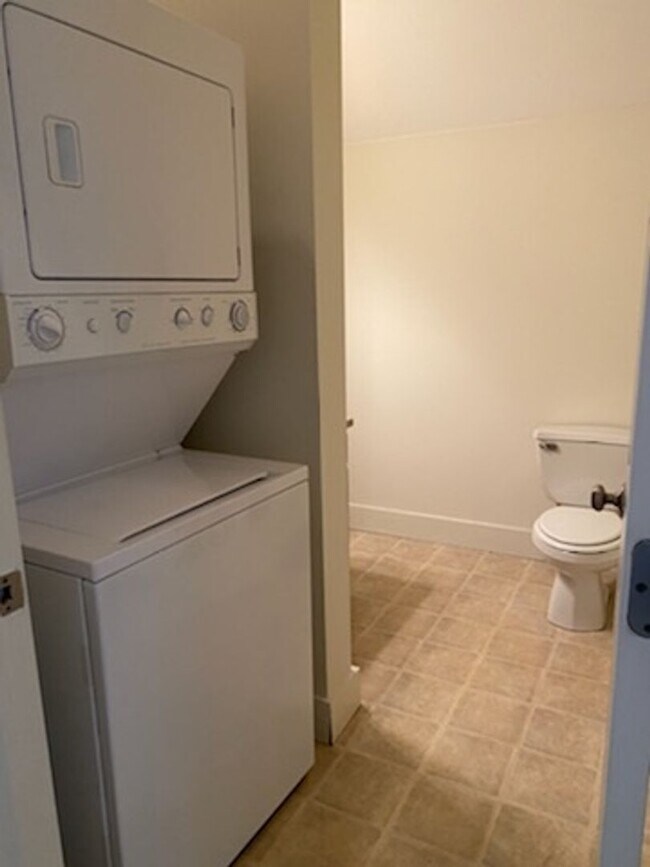 Building Photo - 1117 N College Ave