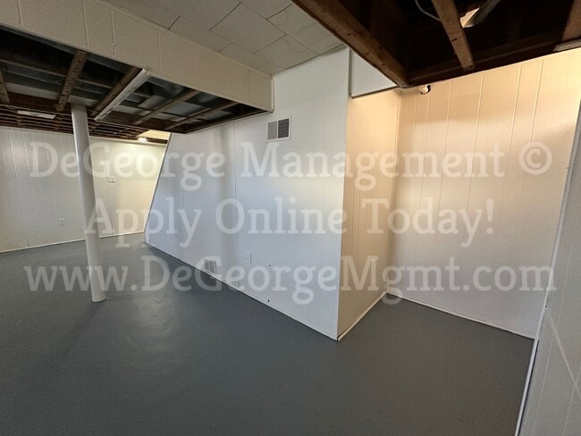 Building Photo - Gorgeous Spacious 4 Bedroom 1.5 Bath Singl...