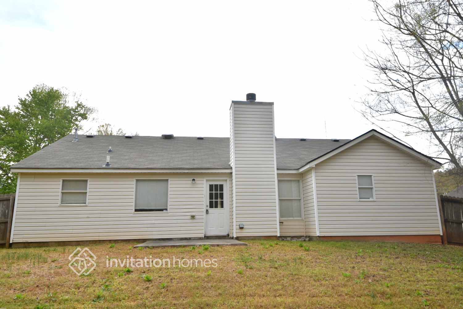 Building Photo - 265 Village Dr