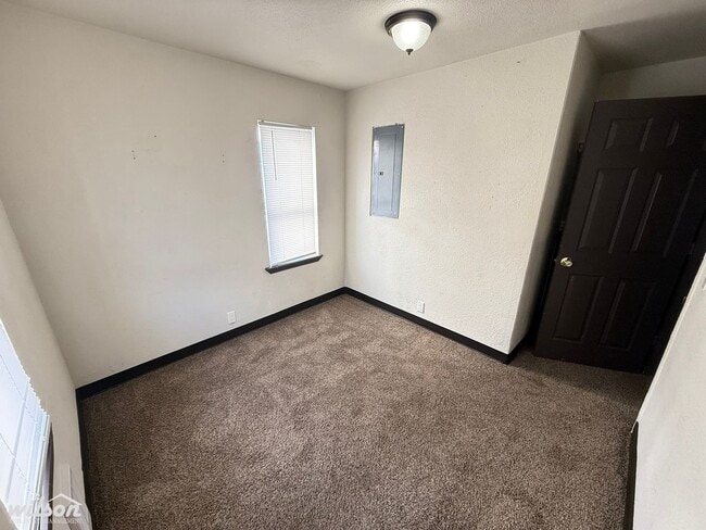 Building Photo - Quiet 2-Bedroom Home Along Hwy 12 – Large Yard