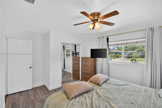 Building Photo - 554 NW 46th St