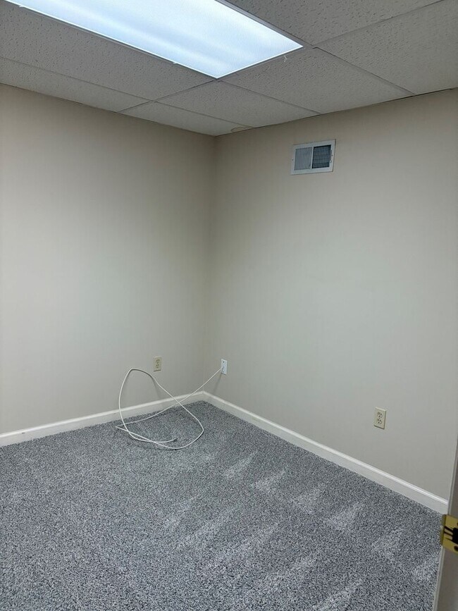 Building Photo - 1716 Highview Cir Ct