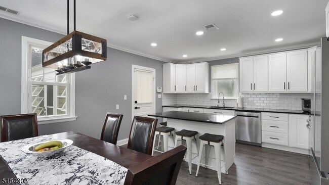 Building Photo - 1496 Washington Valley Rd