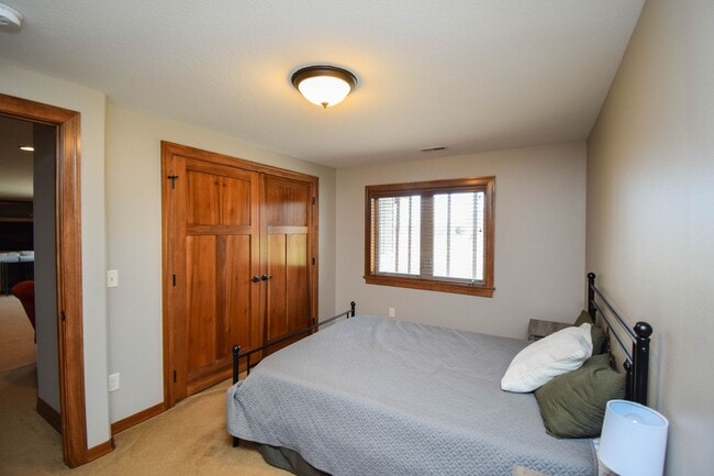 Building Photo - 2204 S Silverthorne Ave