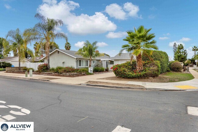 Building Photo - Serra Mesa 3 Bedroom Home with Private Yard & Oversized 2-Car Garage