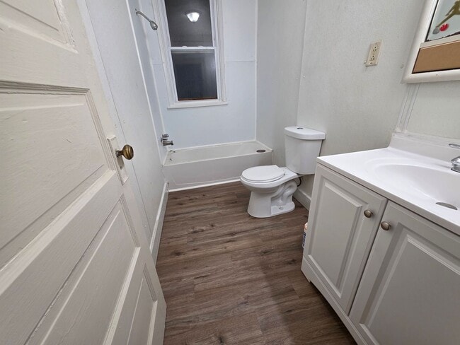 Building Photo - Updated 2 bedroom 1 bath house!