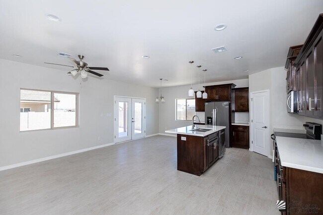 Building Photo - 10688 E 45th St