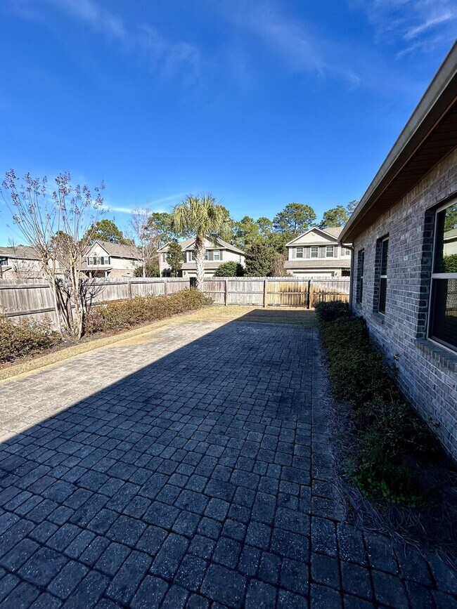 Building Photo - 80 S Knightsbridge Ct