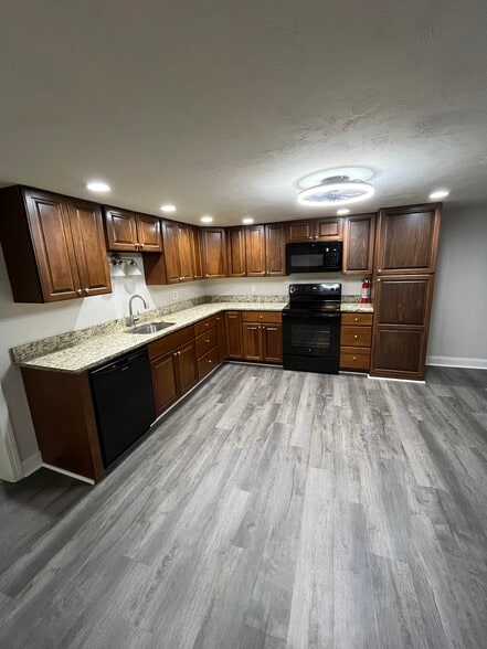 Primary Photo - 24 Ash St