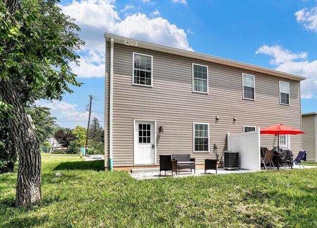 Building Photo - 2422 Lehman St