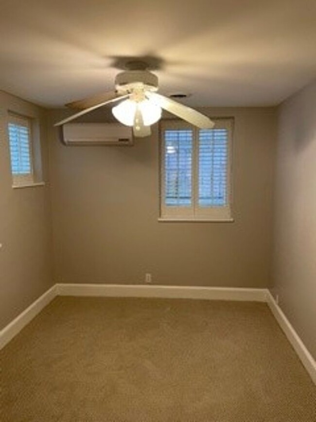 Building Photo - 1BR in Georgetown East Village WITH PARKIN...