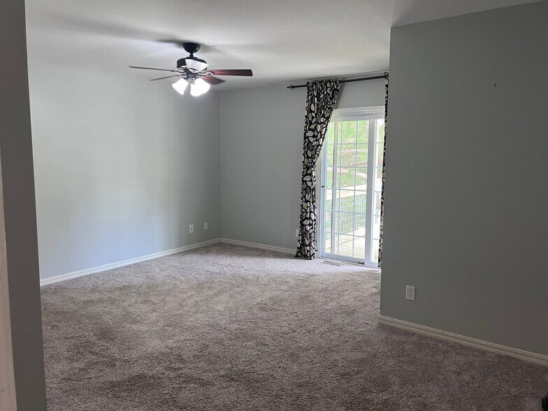 Building Photo - 1503 E Twin Lakes Dr