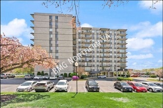 Building Photo - 3245 Rio Dr