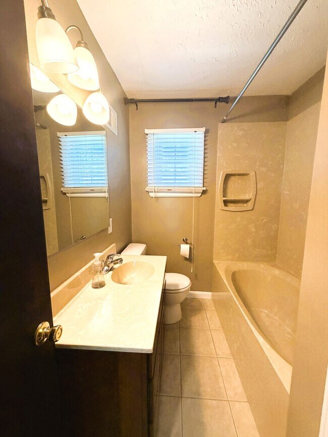 Building Photo - 217 Kewanna Dr