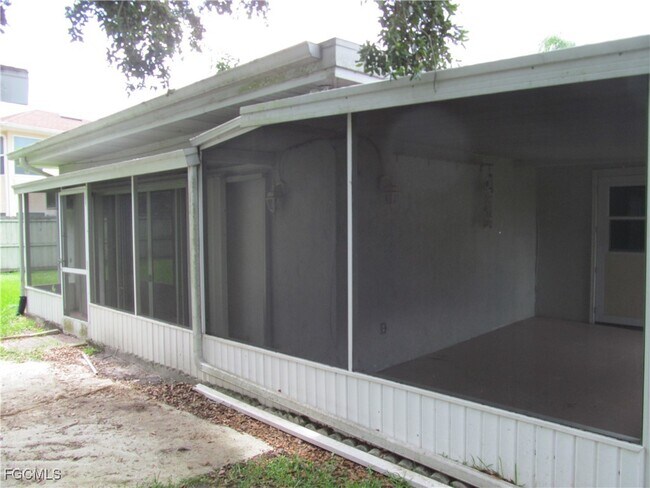 Building Photo - 1411 Caywood Cir S