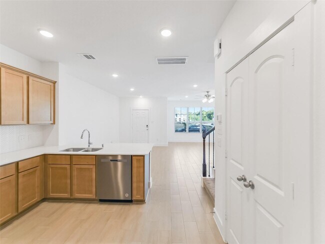 Building Photo - 2230 Memory Oaks Dr