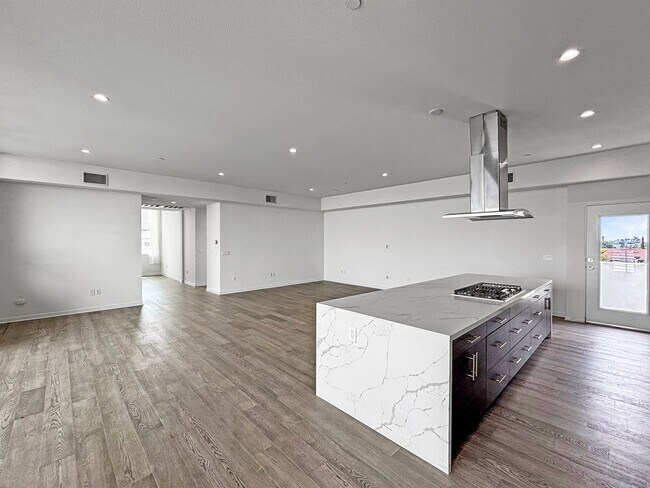 Building Photo - Modern 2BD/2BA Condo in North Park W/ High...