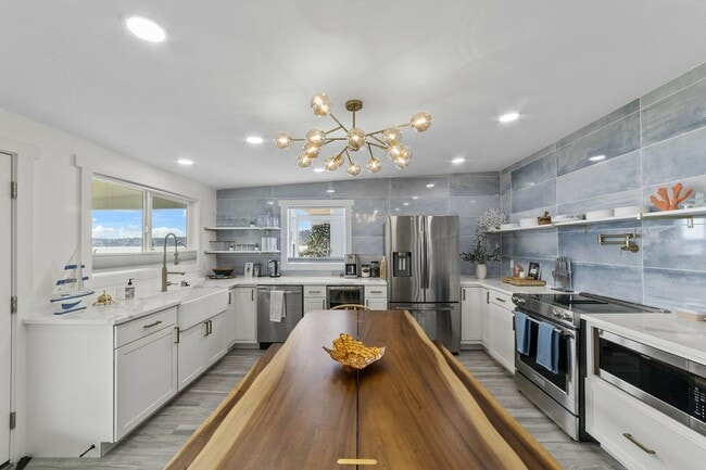 Building Photo - 260 E Driftwood Shores Rd