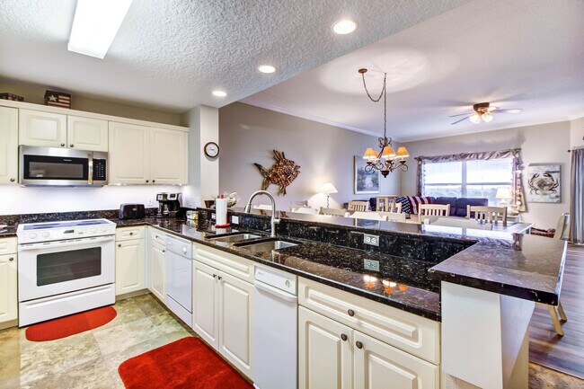 Building Photo - 403 Tarpon Ave