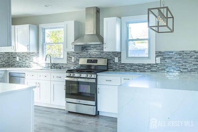 Building Photo - 213 Summerhill Rd