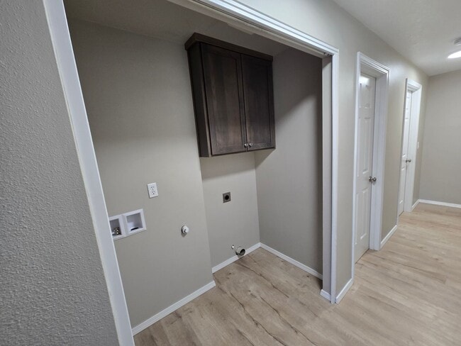 Building Photo - Single level, 3 Bedroom, 2 Bath House on c...