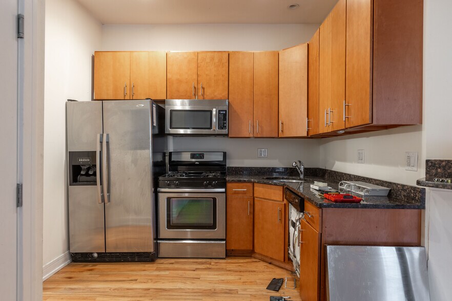 Building Photo - 2835 N Damen Ave