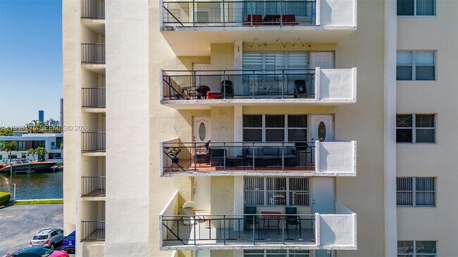 Building Photo - 401 Golden Isles Dr