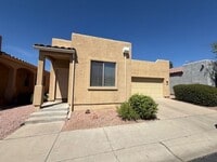 Building Photo - 3 Bedroom 2 Bath Home - Contact Property Pros Property Management