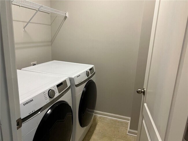 Building Photo - 5385 Donehoo Ct