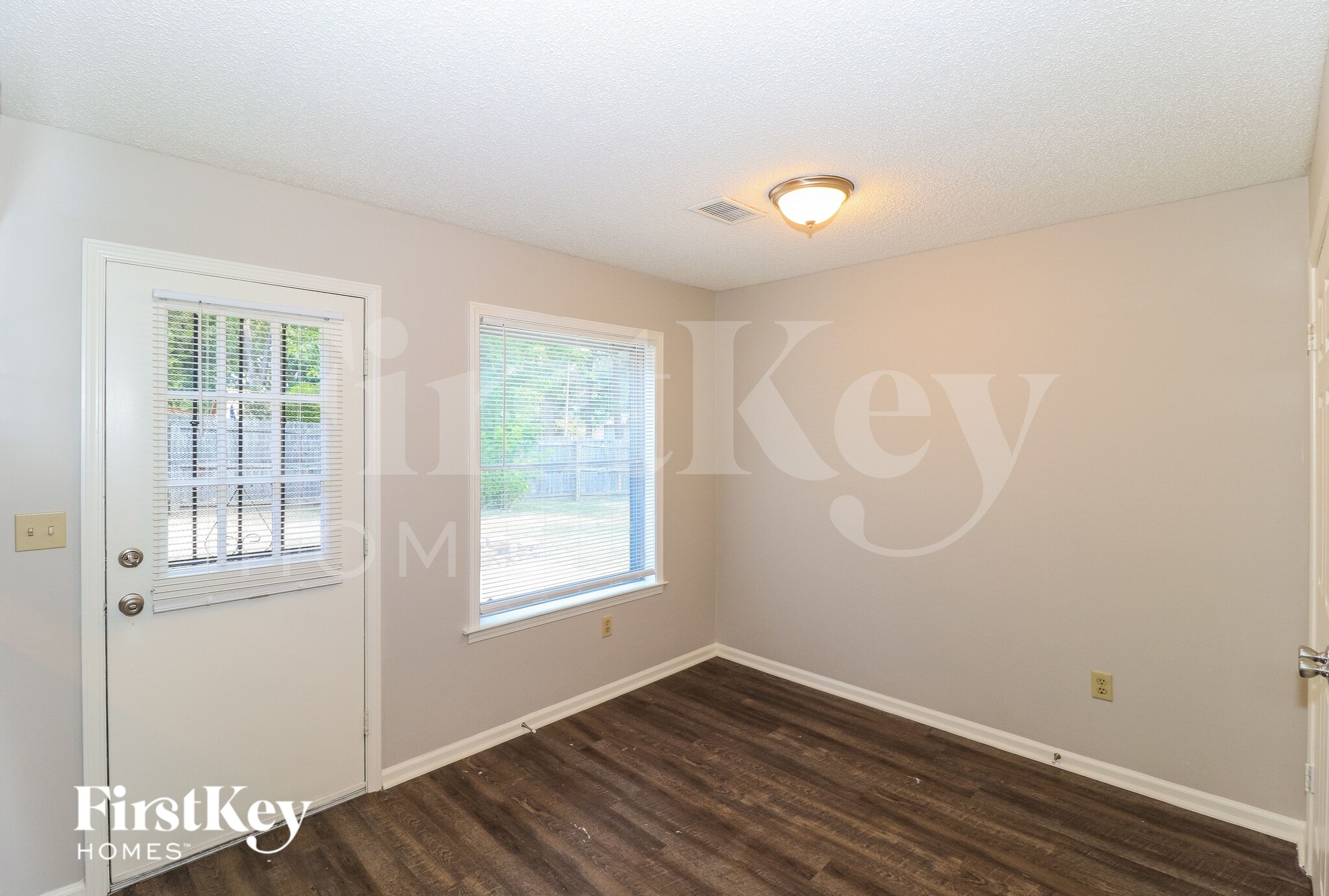 Building Photo - 6041 Colonyhill Dr