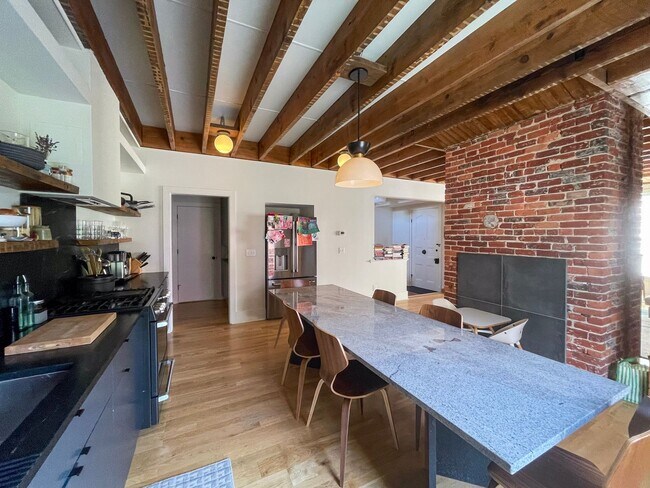 Building Photo - 413 Ridge St