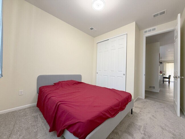 Building Photo - Gorgeous 4-Bedroom Home in Desirable Creek...