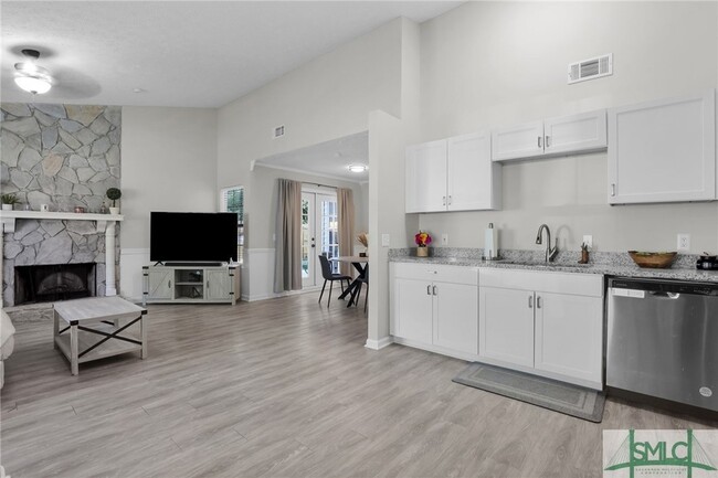 Building Photo - 20 Quail Forest Dr