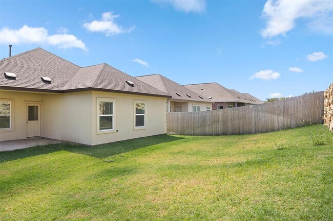 Building Photo - 1613 Brueggerhoff Rd