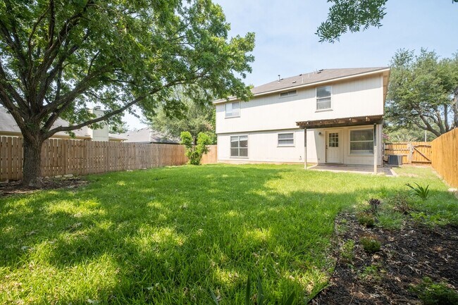 Building Photo - Stunning 4 Bedroom, 2.5 Bath Home in Block...