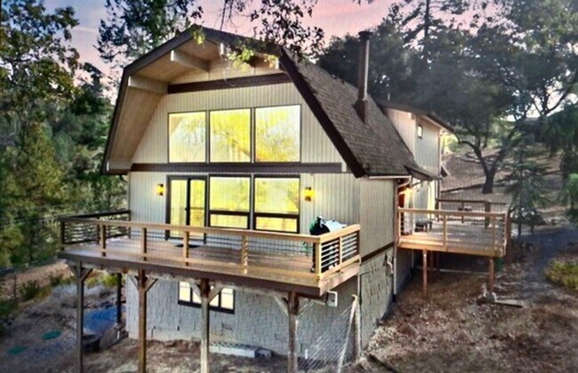 Building Photo - AUBURN LAKE TRAILS