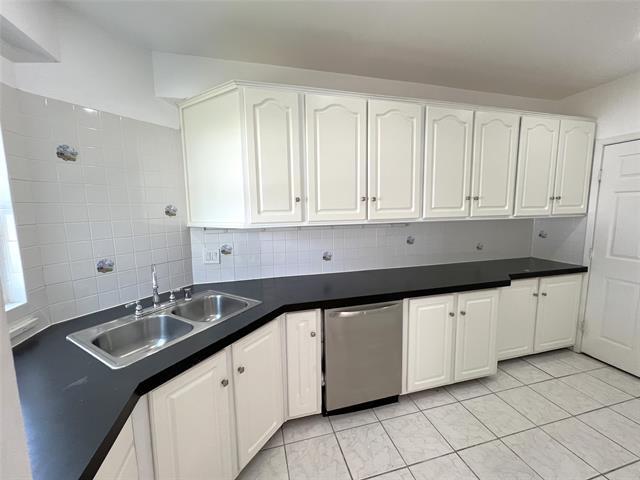 Building Photo - 2805 Meadow Park Dr