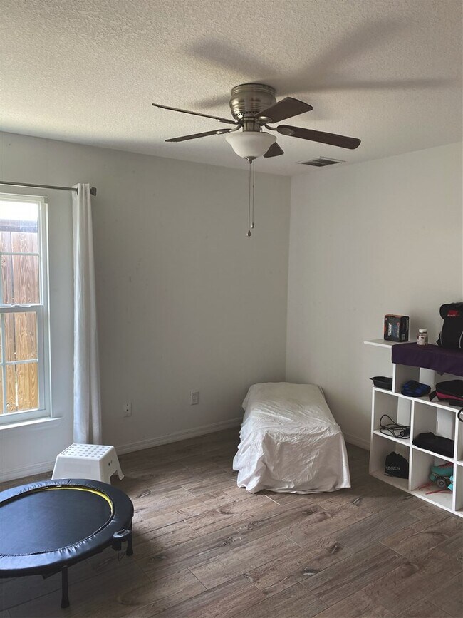 Building Photo - 209 7th Ln