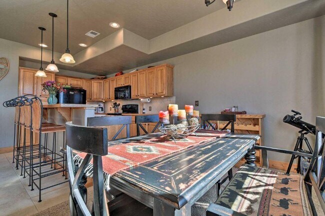 Building Photo - 400 Paintbrush Ter