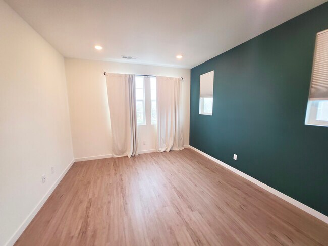 Building Photo - 27589 Sanctuary Ct